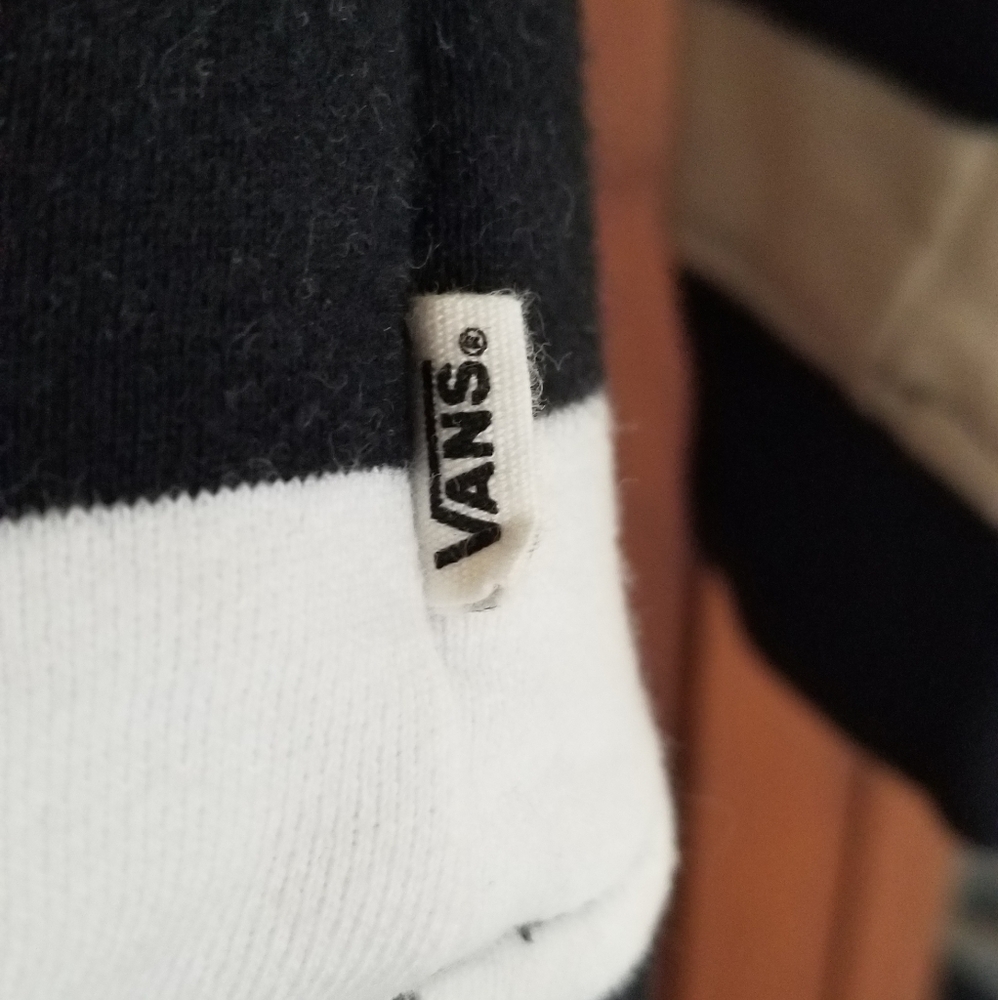Van's Peanuts by Schultz Snoopy sweatshirt. Adult Small. Black, White & Red. - Picture 5 of 6
